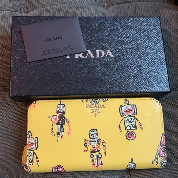 Prada saffiano st robot color giallo new with box and authenticity cards RARE - Picture 5 of 8